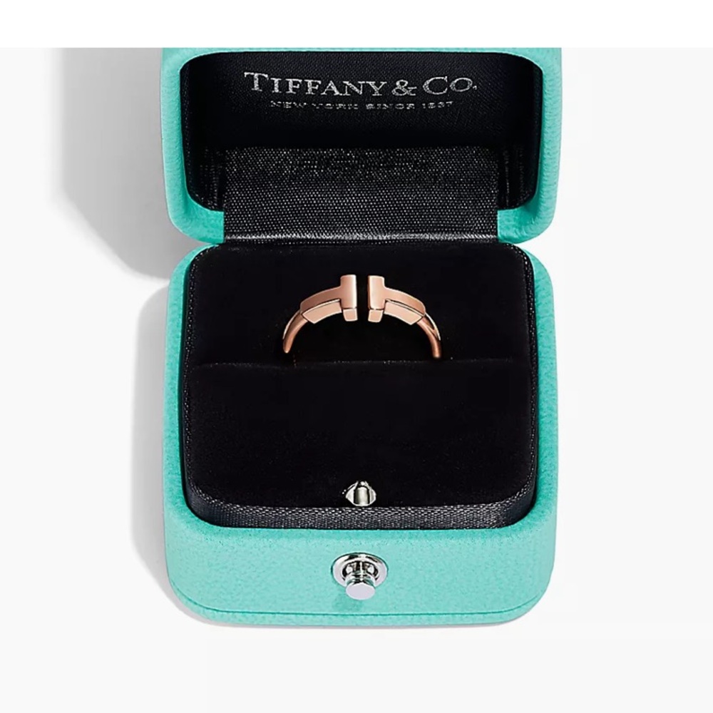 Tiffany T collection wire ring